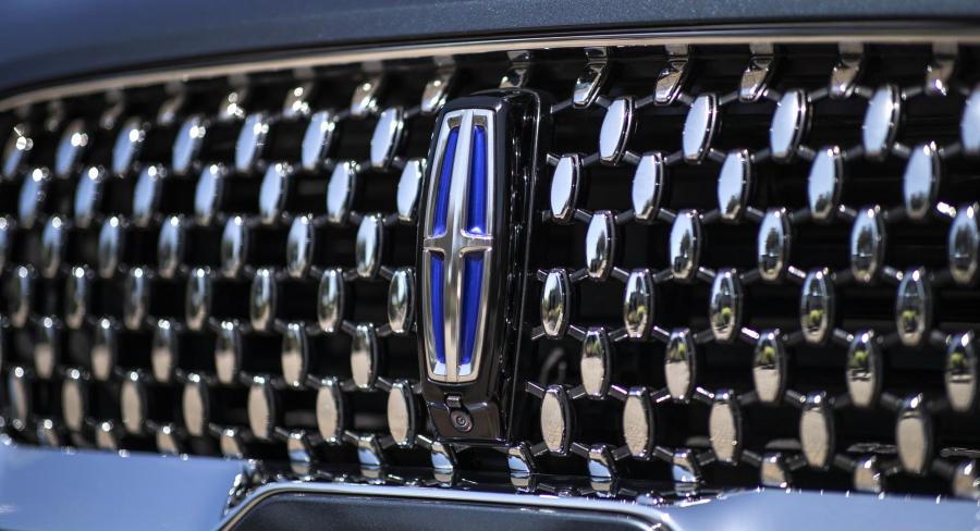 Логотип Lincoln Aviator Grand Touring 2019 года  (фото 32 из 67)
